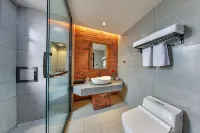 Maitreya Dongfengyun Art Inn