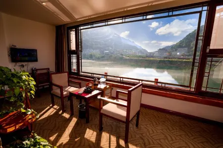 Yushuiwan Hotel Отели рядом с достопримечательностью «Changyang Square»