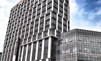 IU Hotel (Zhongshan Xiaolan Parkway Plaza) - Housity