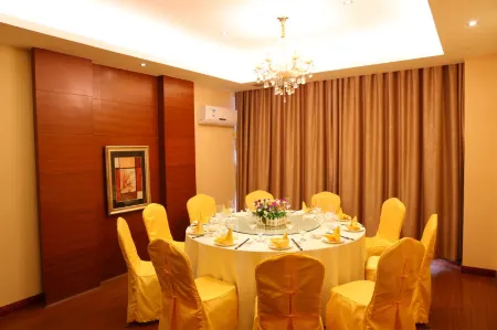 Santo Domingo International Hotel Отели рядом с достопримечательностью «The Rocky Natural Bridge»