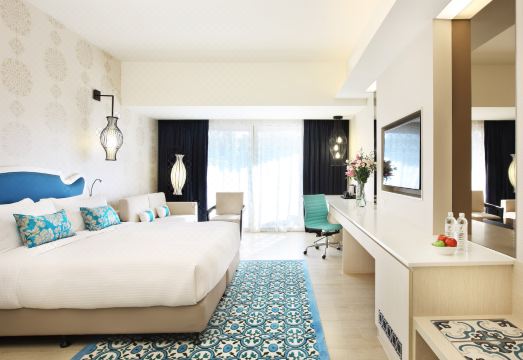 빌리지 호텔 카통 주변의 페라나칸 스타일 샵하우스