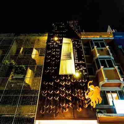 The Lol Elephant Hostel Hotel Exterior