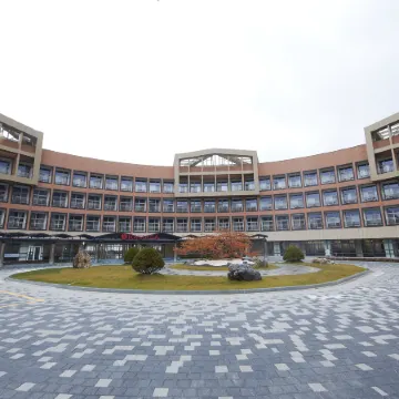 Ramada Hotel & Suites by Wyndham Gangwon Pyeongchang Отели рядом с достопримечательностью «Парк Дэгванрён»