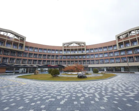 รามาดา โฮเทลแอนด์สวีทส์ บายวินด์แฮม คังวอน พยองชาง โรงแรมในพย็องชัง