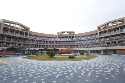 Ramada Hotel & Suites by Wyndham Gangwon Pyeongchang Hotel dekat Woljeongsa