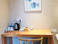 新紫罗兰艺术酒店(杭州西湖银泰店) - 秋月精选大床房-商务品质