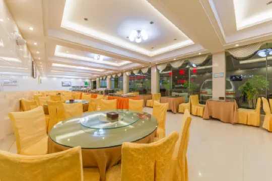 Hengyi Hotel (Railway Station Store of Dashu Camp, Renmin East Road, Kunming)