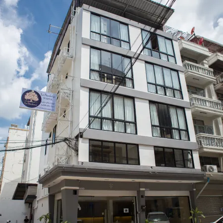Le Bonheur Poshtel Отели рядом с достопримечательностью «Станция BTS Mo Chit»