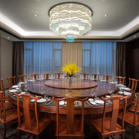 Ramada by Wyndham Zhengzhou Xinzheng Отели рядом с достопримечательностью «Народная больница Синьцзяна»