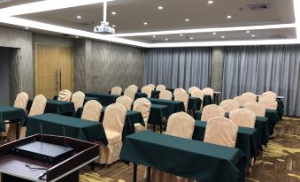 Changzhijiang Theme Hotel (Shantou High-speed Railway Station)