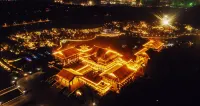 HezhouYuanboyuanHotSpringResort - غرفة مطلة على الجبل