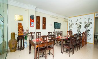 Ho Sen Xanh Hotel