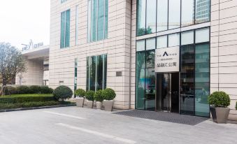 The Atrium Weige Luxury Apartment