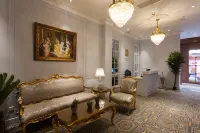 Haikou Monet Garden French Light Luxury Hostel (Qilou Old Street)