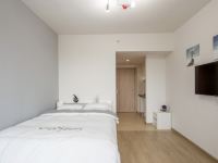 清远港湾主题酒店式公寓 - 温馨舒适大床房