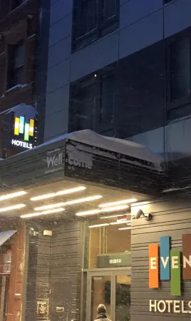 Even Hotel New York - Times Square South Отели рядом с достопримечательностью «Колледж Мерси»