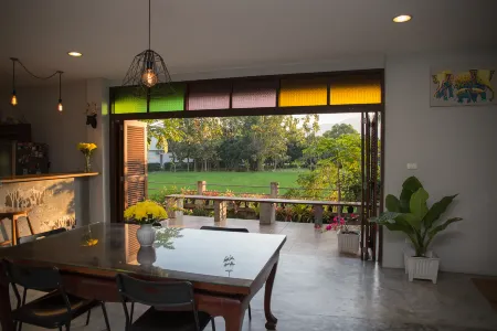 Modern Thai Home Отели рядом с достопримечательностью «Elephant POOPOOPAPER Park Chiang Mai»