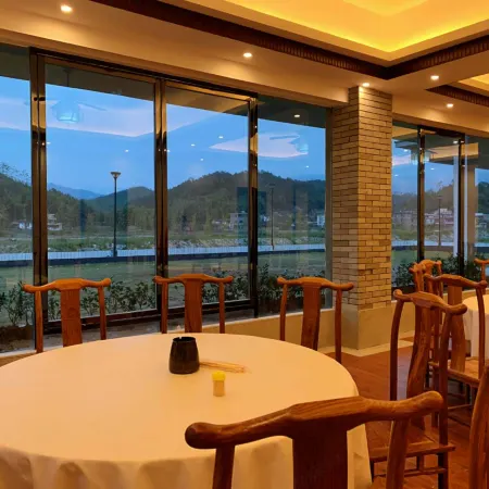 Huazhuquan Health Hot Spring Hostel