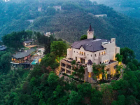 naked Castle Resort Hoteles en Deqing