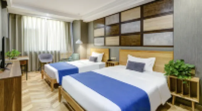 Floral Hotel· Qixia Manyi Boutique Hotel (Qixia Bus Station)