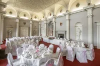 Hazlewood Castle & Spa فنادق في Sherburn in Elmet