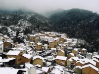 歙縣陽產土樓雲起時民宿 新安江山水畫廊風景區-棉潭村附近的飯店