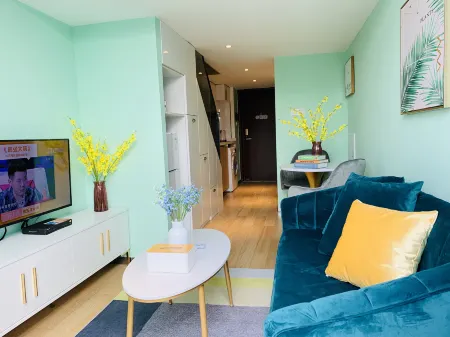 Calman Apartment (Guangzhou Fangcun Metro Station)