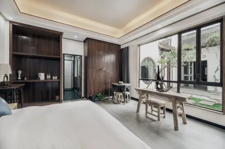 Eryi Town Blank Leaving Artist Hotel