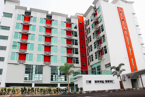 906 Premier Hotel Hotels in Batu Berendam