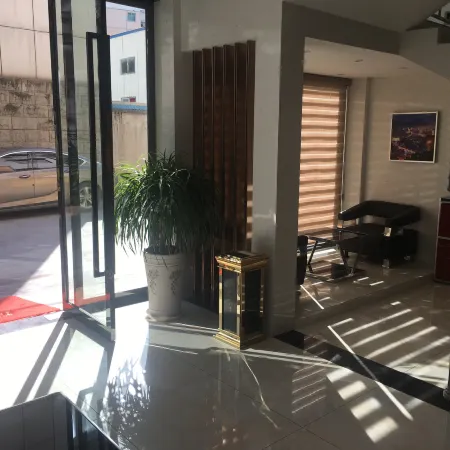 Yijia Hotel Hefeng