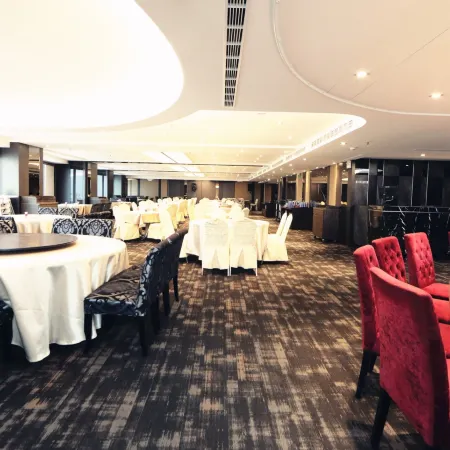 Grand Earl Hotel