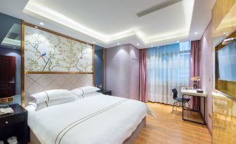 Bainian Hotel (Yiwu International Trade City)
