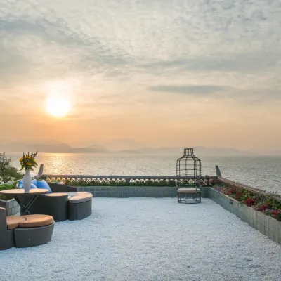 Dali Dahua Cat Inn (Erhai Longkan Wharf Store) Hotels near Wind, Flower, Snow and Moon Square