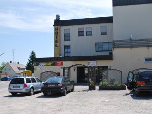 Hotel Königsbrunner Hof in Königsbrunn ( Lkw- Und Busparkplatz – Kostenfrei )