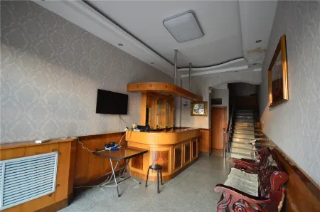 Jiudinglou Hotel in Huozhou Отели в г. Хочжоу