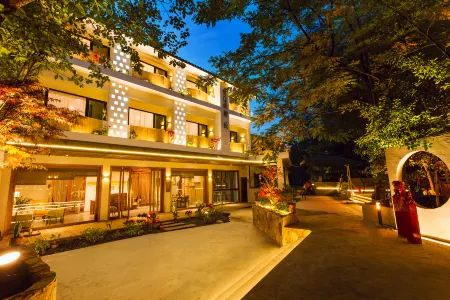 CHANG FU LI HOMESTAY Отели рядом с достопримечательностью «Emerald Gallery»