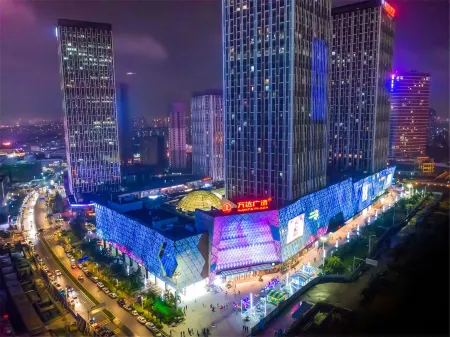 Chaoqu Designer Boutique Apartment(Guangzhou Panyu Wanda South Village Wanbo Metro Station) Отели рядом с достопримечательностью «Guangzhou Vocational College of Technology & Business»