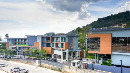 The Nature Phuket Отели рядом с достопримечательностью «Laem Sing Beach»