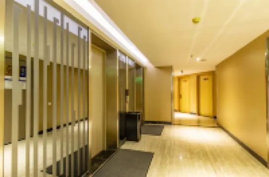 Jiangmen Park Lane Hotel (Overseas Chinese 33 Xu Street)