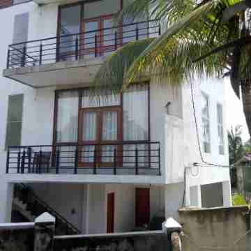 White Fortress Hotel Exterior