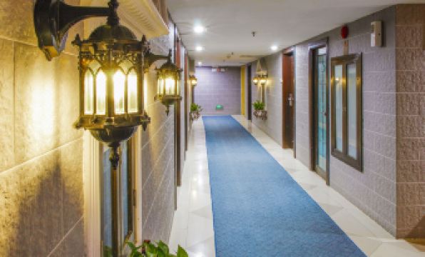 Zhuhai Special Zone Hotel (Guangzhou Beijing Road Pedestrian Street West gate Subway station store)