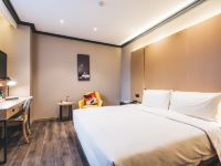 杭州未来科技城亚朵轻居酒店 - 轻享大床房