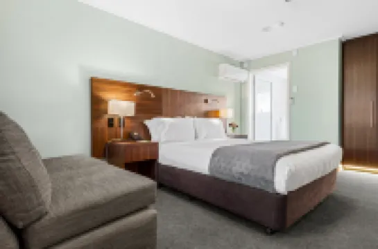 هوليداي إن كوينستاون فرانكتون رود باي آيتش جي