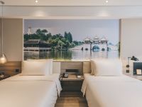 扬州经济开发区亚朵酒店 - 几木双床房