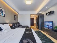 德豪设计酒店式公寓(杭州理想银泰城临平地铁站店) - 高级大床房