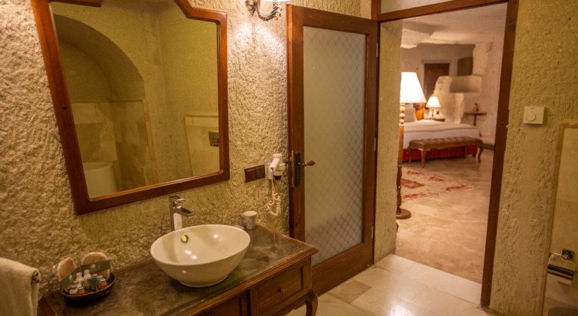 Artemis Cave Suites