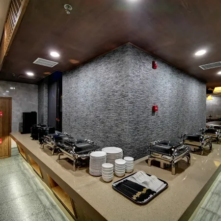 Royal Palace Hotel(Yangtze River Night City Store)