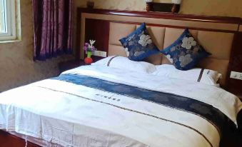 Deqin Shenchuan Pilgrimage Hotel - Housity