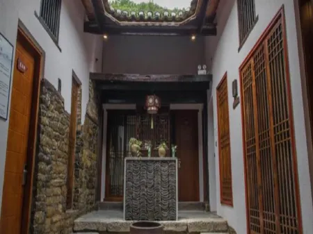 Nianhuagu Guesthouse Отели в г. Юаньань