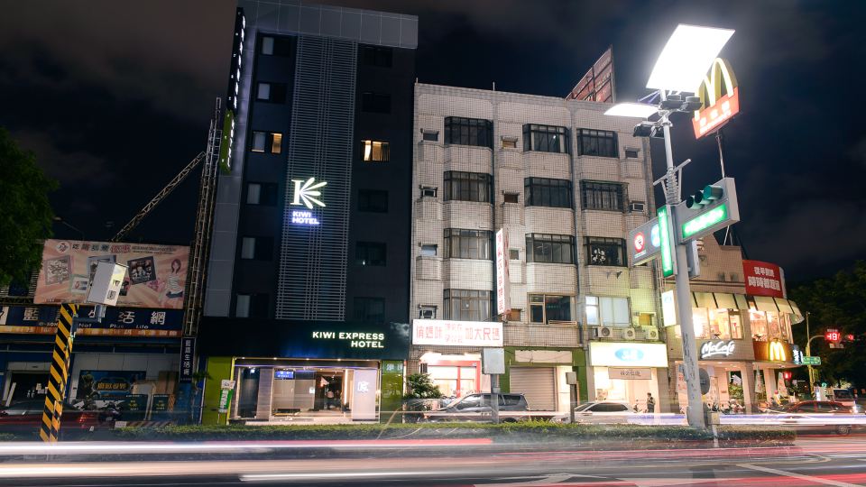 Kiwi Express Hotel Kaohsiung Jiuru
